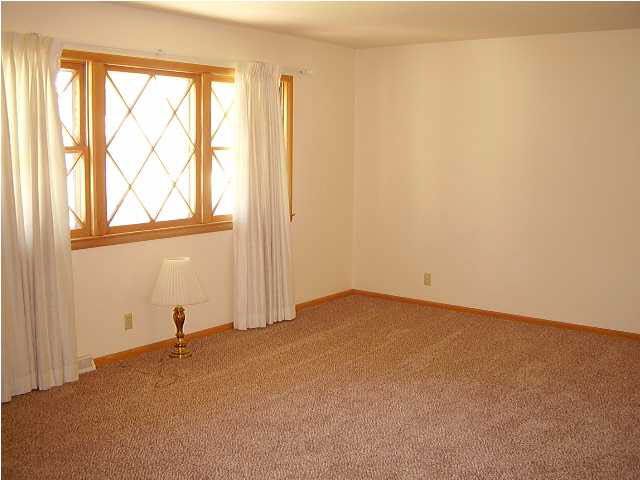 130 Hemlock Ln, Newton, KS 67114