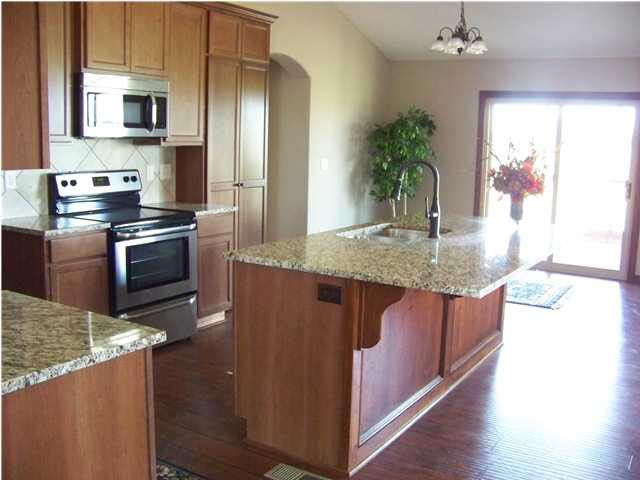 406 Woodside Ct, North Newton, KS 67117