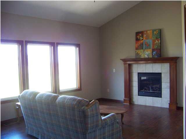 406 Woodside Ct, North Newton, KS 67117