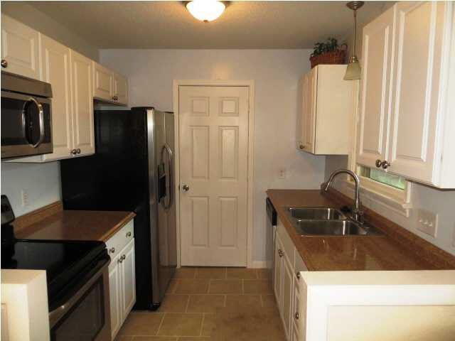 1815 E 51st St S, Wichita, KS 67216
