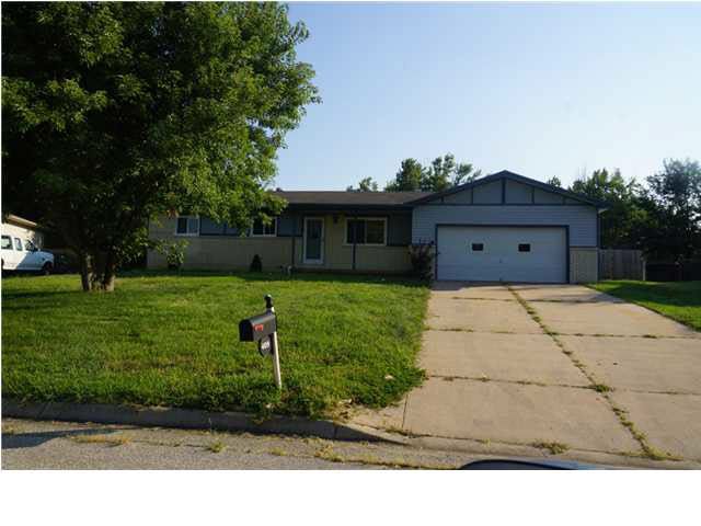 409 E Valley View St, Derby, KS 67037