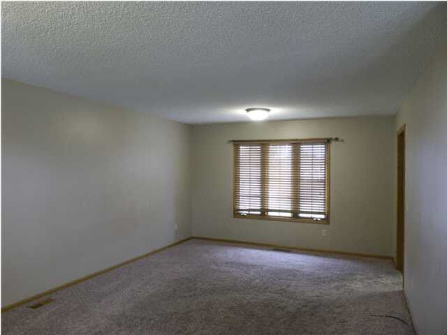 236 Windward Dr, Newton, KS 67114