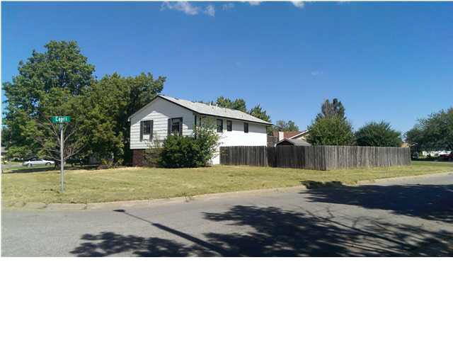 2642 S White Cliff, Wichita, KS 67210