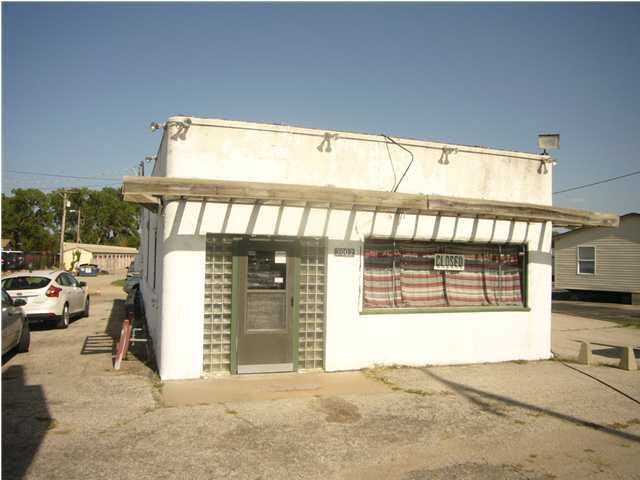 3002 S Broadway, Wichita, KS 67216