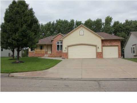 426 E Lakecrest Dr, Andover, KS 67002