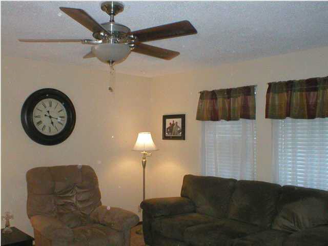 301 E Birchwood Rd, Derby, KS 67037