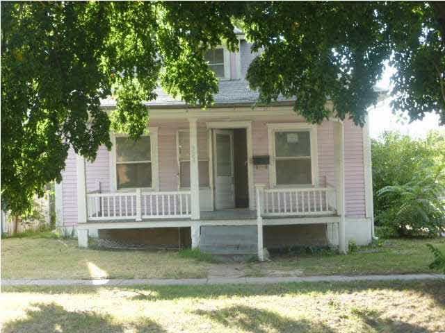321 N Elm St, Newton, KS 67114