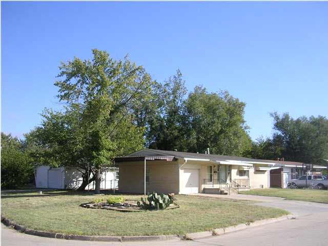 1102 E Catalina St, Wichita, KS 67216