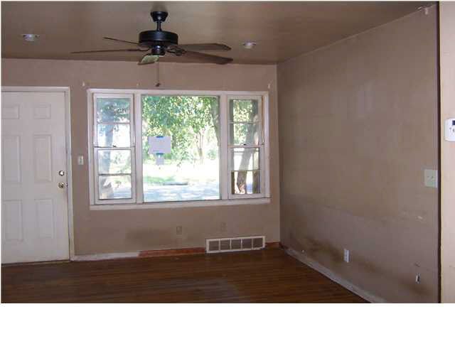 233 E Spencer Dr, Haysville, KS 67060
