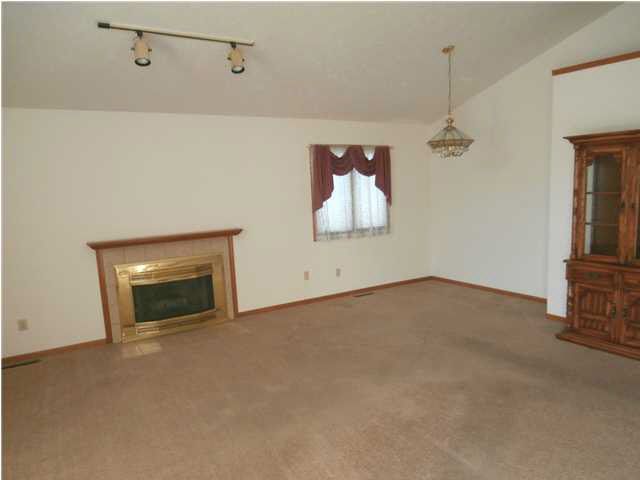 716 Quail Dr, Newton, KS 67114