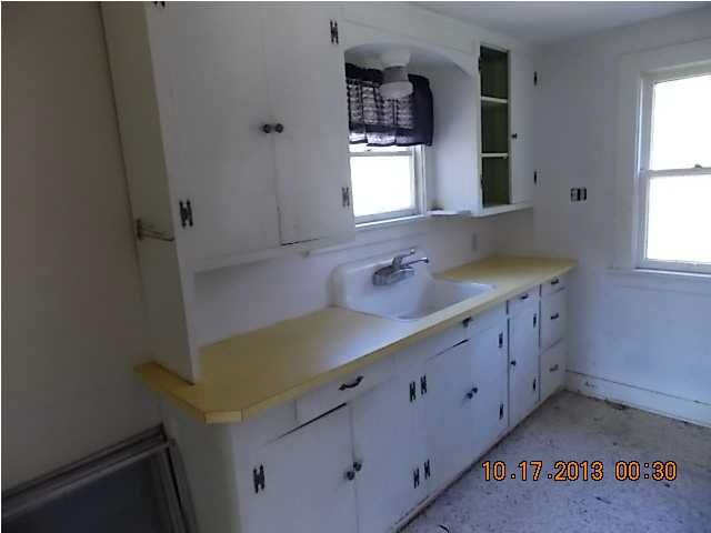 816 E 8th St, Newton, KS 67114