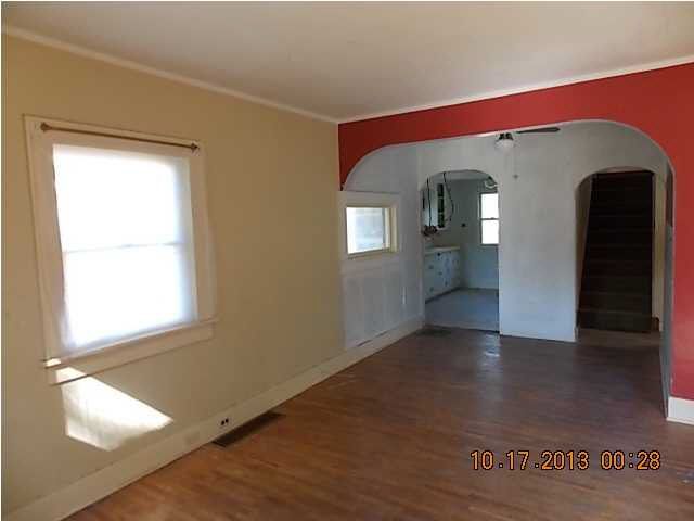 816 E 8th St, Newton, KS 67114