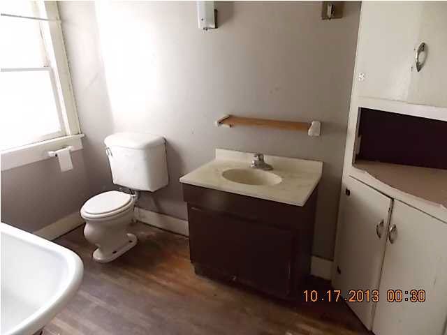 816 E 8th St, Newton, KS 67114