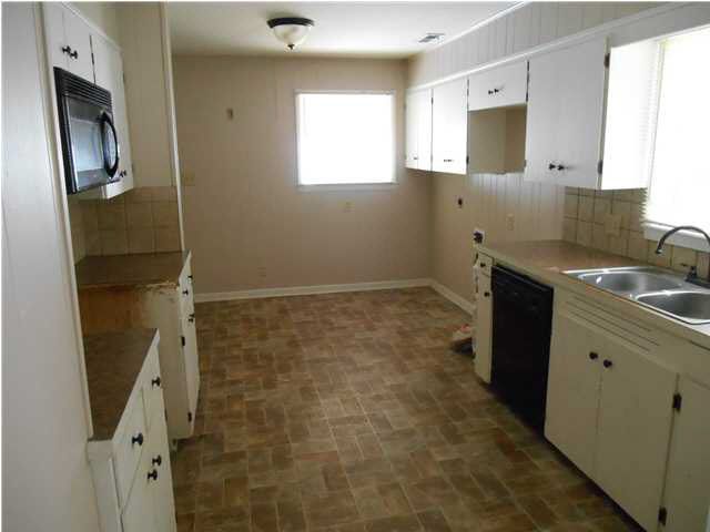 950 N Perry, Wichita, KS 67203