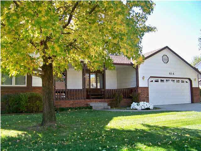 614 E Rolling Hills Ct, Clearwater, KS 67026