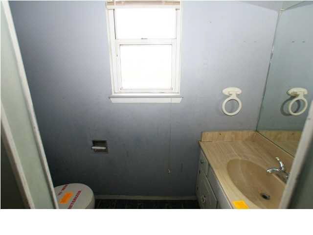 852 E Freeman, Haysville, KS 67060