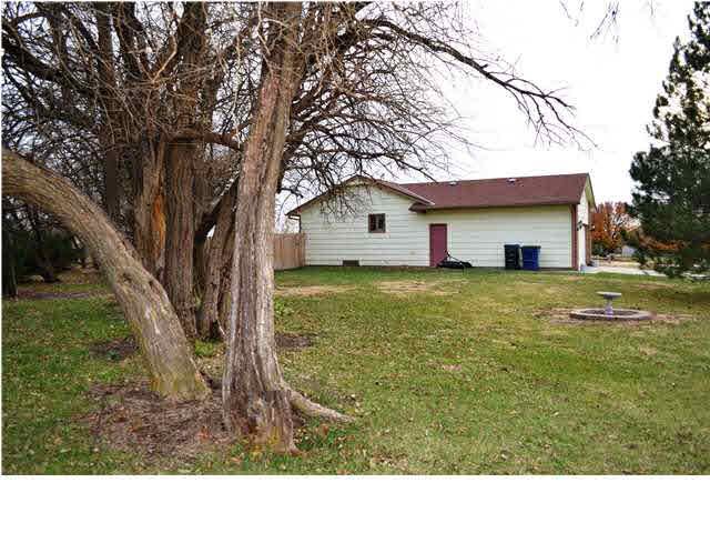 239 Windward Dr, Newton, KS 67114