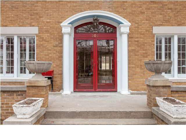 202 N Broadview, Wichita, KS 67208