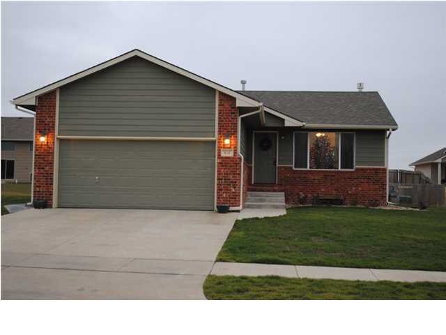 831 Winding Lane St, Derby, KS 67037