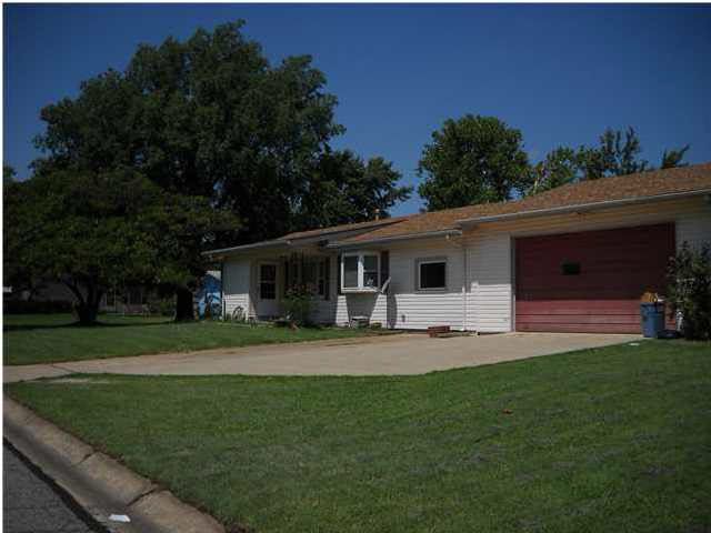922 W 4th, Haysville, KS 67606
