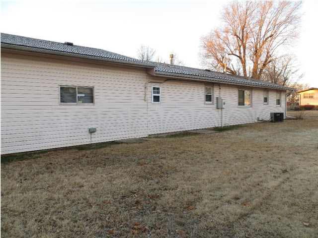 922 W 4th, Haysville, KS 67606