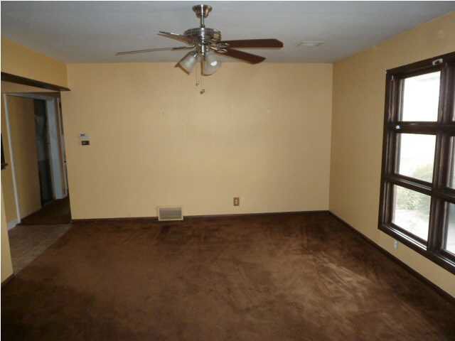 1016 Fairfield Ave, Newton, KS 67114