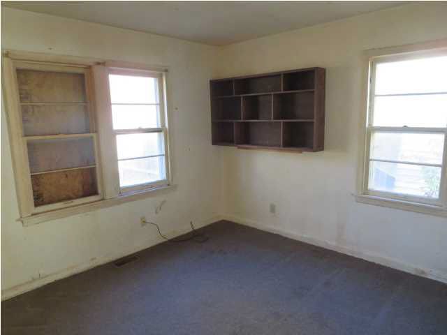 4906 E Pine St, Wichita, KS 67208