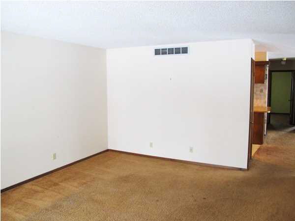 8908 E Bluestem St, Wichita, KS 67207