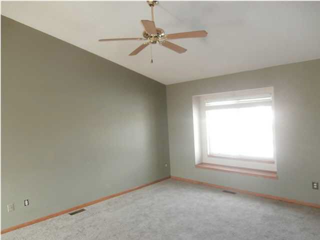215 Wheatridge Dr, Newton, KS 67114