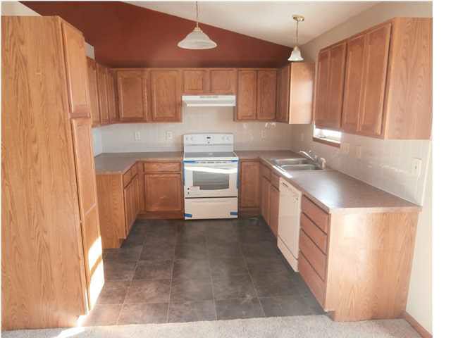 215 Wheatridge Dr, Newton, KS 67114