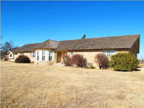 8104 E 53rd, Bel Aire, KS 67226