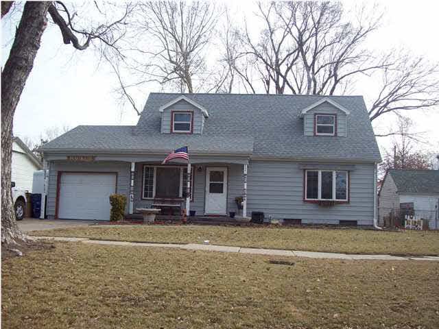 722 Spruce St, Halstead, KS 67056