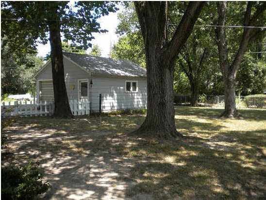 722 Spruce St, Halstead, KS 67056