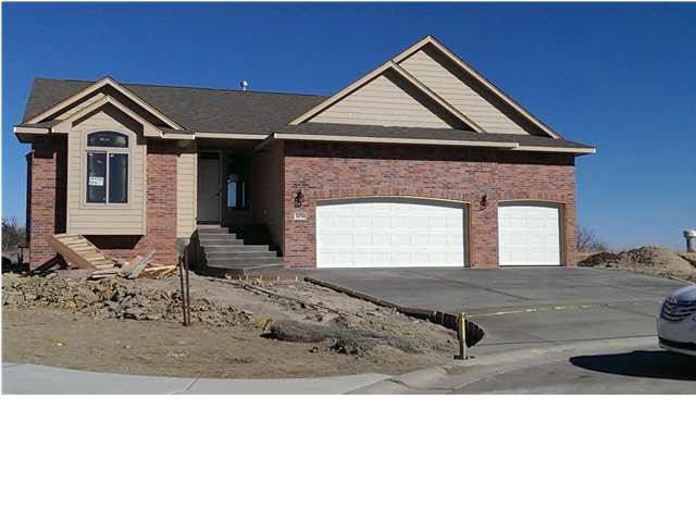 5270 N Holder Ct, Bel Aire, KS 67226