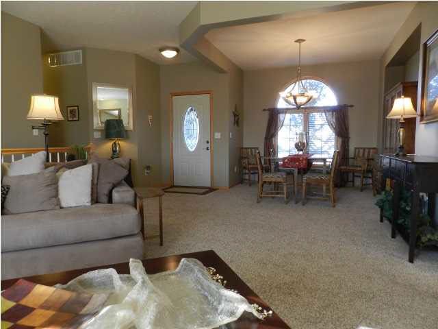 4906 N Hedgerow Ct, Bel Aire, KS 67220
