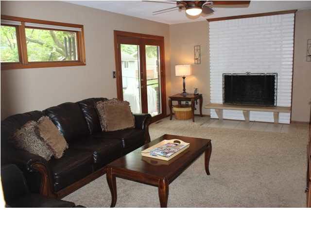 861 N Valleyview St, Wichita, KS 67212