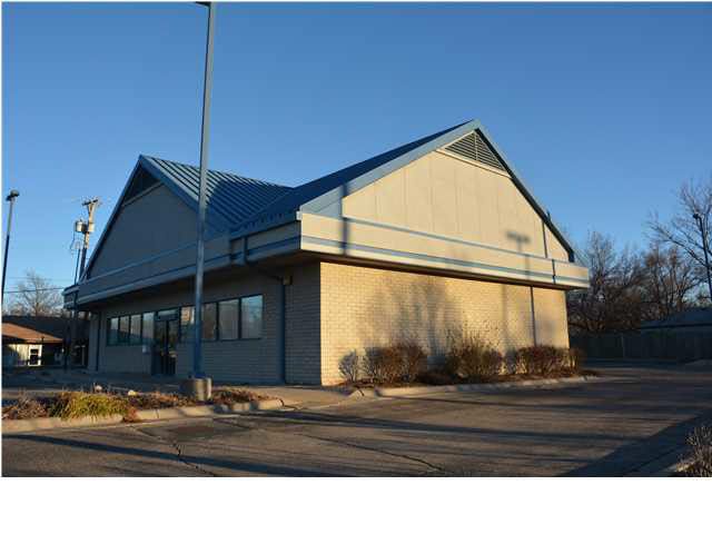 5611 E Harry St, Wichita, KS 67218
