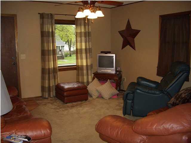 414 College, Winfield, KS 67156