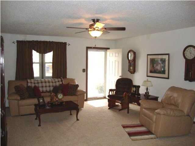 124 W April Dr, Mulvane, KS 67110