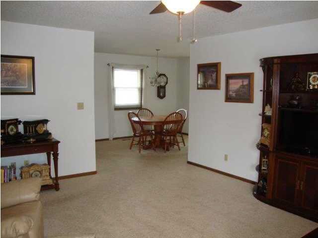 124 W April Dr, Mulvane, KS 67110