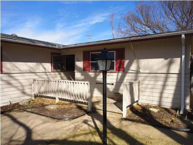 460 S Riverview Ave, Derby, KS 67037