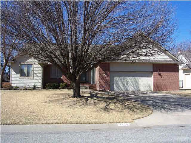 7213 E Cedaridge Cir, Wichita, KS 67226