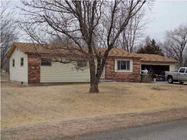 8229 S Hancock Dr, Derby, KS 67037