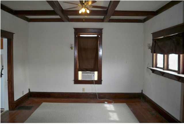1106 N Main St, Newton, KS 67114