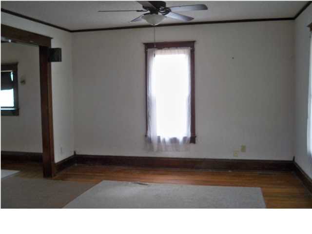 1106 N Main St, Newton, KS 67114