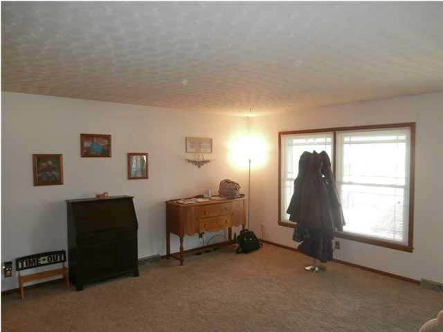 301 Brookside Dr, Newton, KS 67114