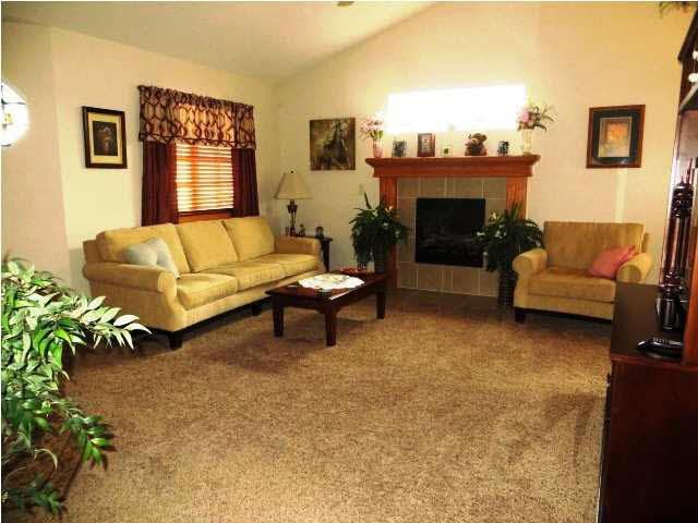 2213 E Walnut Creek Ct, Derby, KS 67037