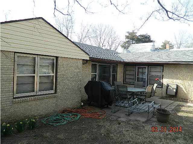 814 College, Winfield, KS 67156