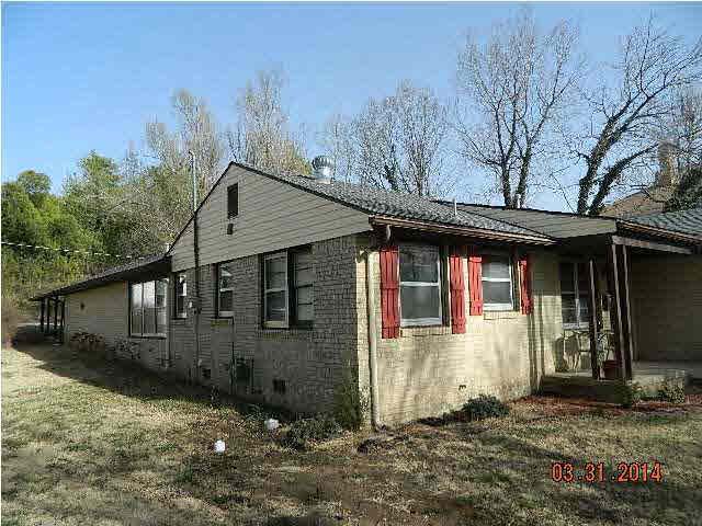 814 College, Winfield, KS 67156