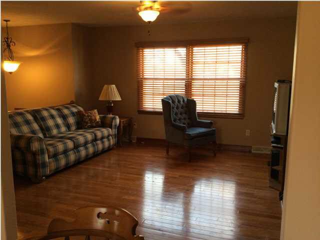 836 E Goeldner Ln, Derby, KS 67037
